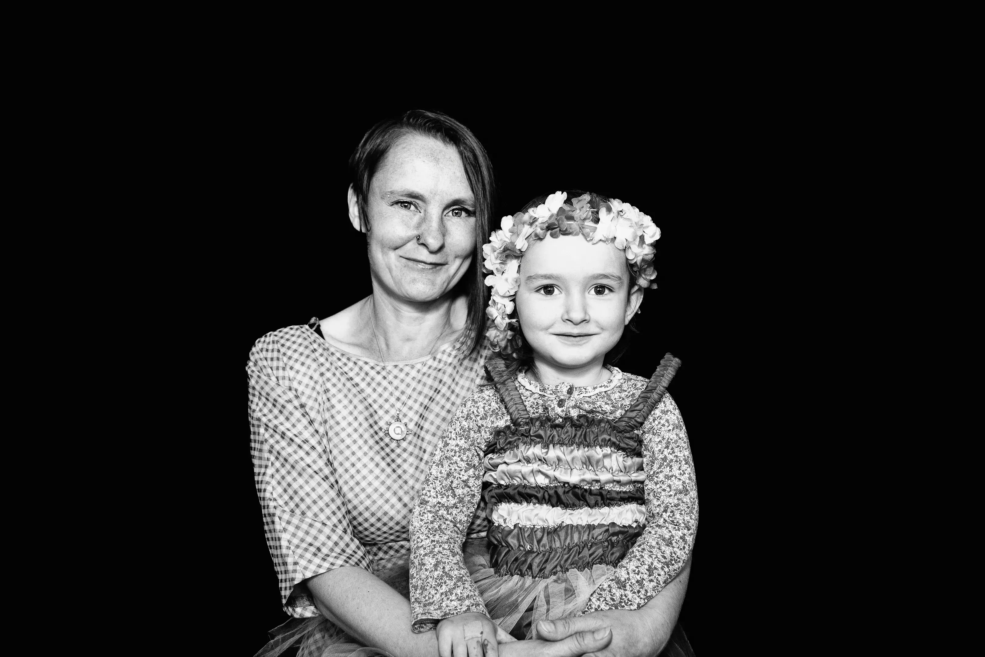 Mother and child, Exeter, England — portrait by Gus McEwan